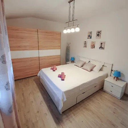 Alisa Apartman *